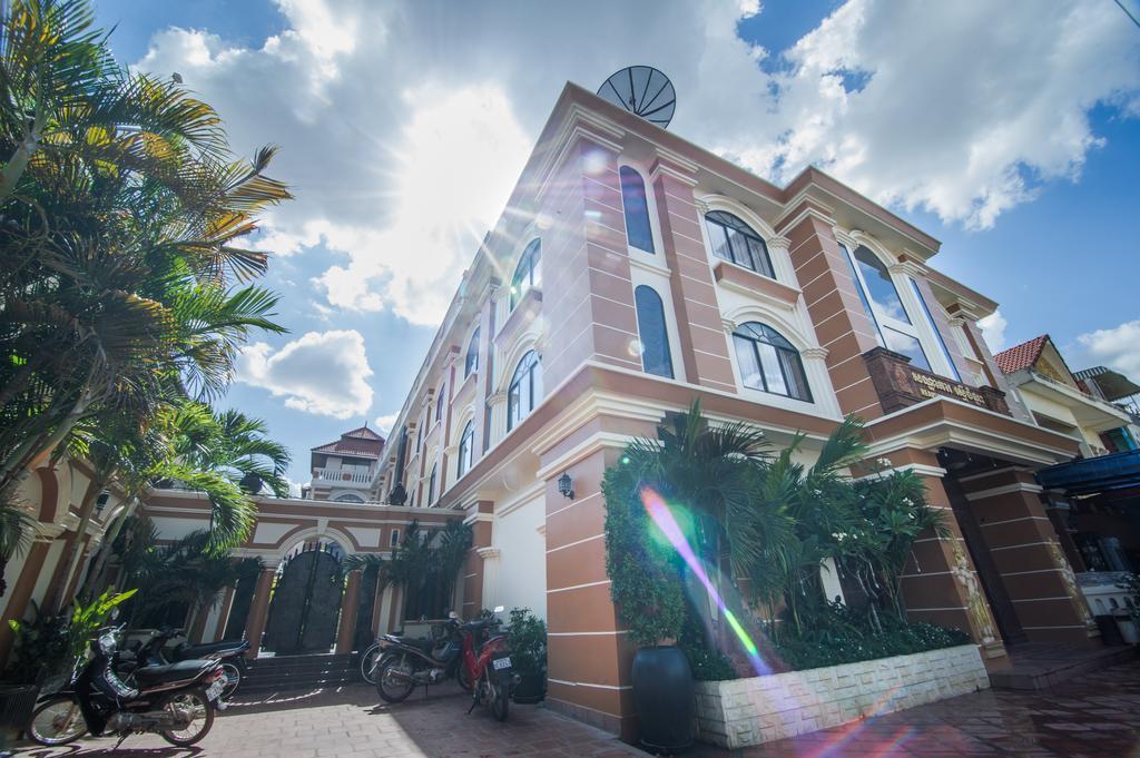 Reaksmey Chanreas Hotel Siem Reap Buitenkant foto